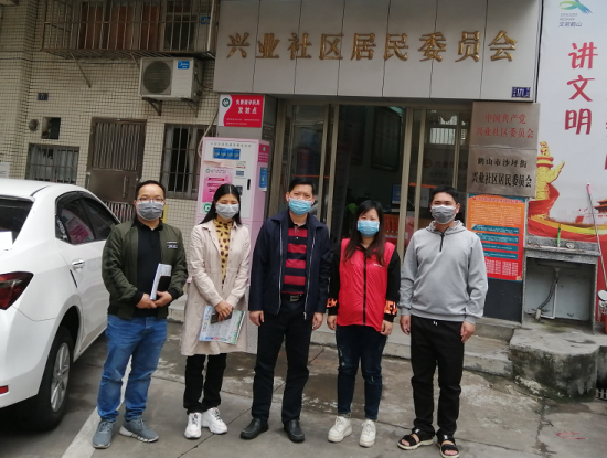 3月20日，市創(chuàng)文辦到興業(yè)社區(qū)調(diào)研，右二為李小紅。
