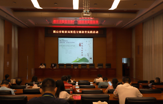 20200702規(guī)范守則教育活動-學習鶴山市市民文明手冊.jpg