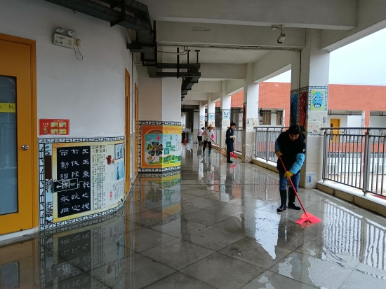 已處理35  碧桂園學(xué)校教職員工清洗課室、走廊.jpg
