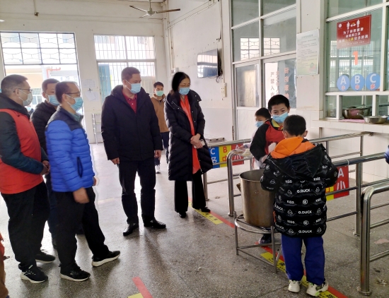 已處理38  2月14日上午，市教育局黨組書記、局長(zhǎng)馮耀到宅梧鎮(zhèn)檢查學(xué)校開(kāi)學(xué)情況.jpg