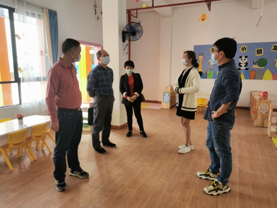 已處理4.察看幼兒園園舍環(huán)境、設(shè)施設(shè)備.jpg