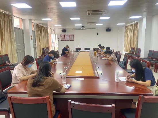 1： 9月8日—9日，沙坪一小的老師們集中沙坪一小峻廷灣校區(qū)，協(xié)助流調(diào)工作。.jpg