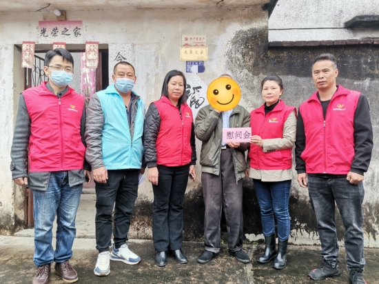 已處理1674092129217廣東省南粵交通江肇高速公司管理中心、江門平安通服務(wù)中心處到桃源鎮(zhèn)開(kāi)展“黨建引領(lǐng)送關(guān)懷&middot;春日共建暖人心”活動(dòng)，為中勝村困難家庭送上慰問(wèn)與關(guān)心.jpg