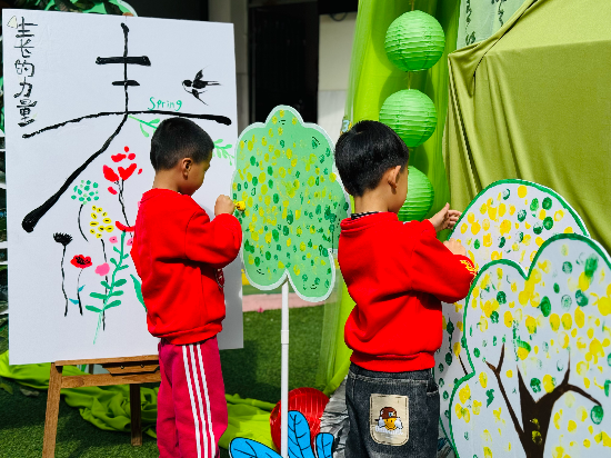 新星幼兒園開(kāi)學(xué)點(diǎn)春---成長(zhǎng)的力量，孩子感受春的美好，我為小樹(shù)添綠啦！.jpg